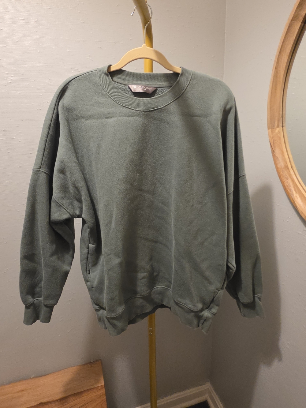 Tuff Athletics Women's Crewneck Sweatshirt in Olive Green - Size Large